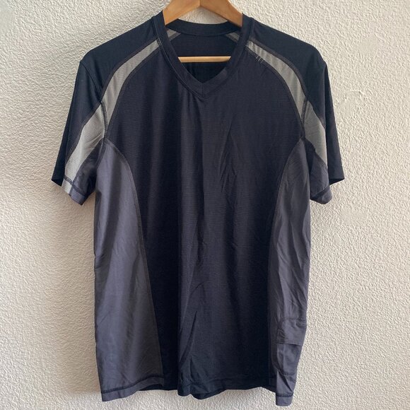Lululemon V-Neck T-Shirt Black Gray Drysense Athletic Running Top Medium Gym - Picture 1 of 2